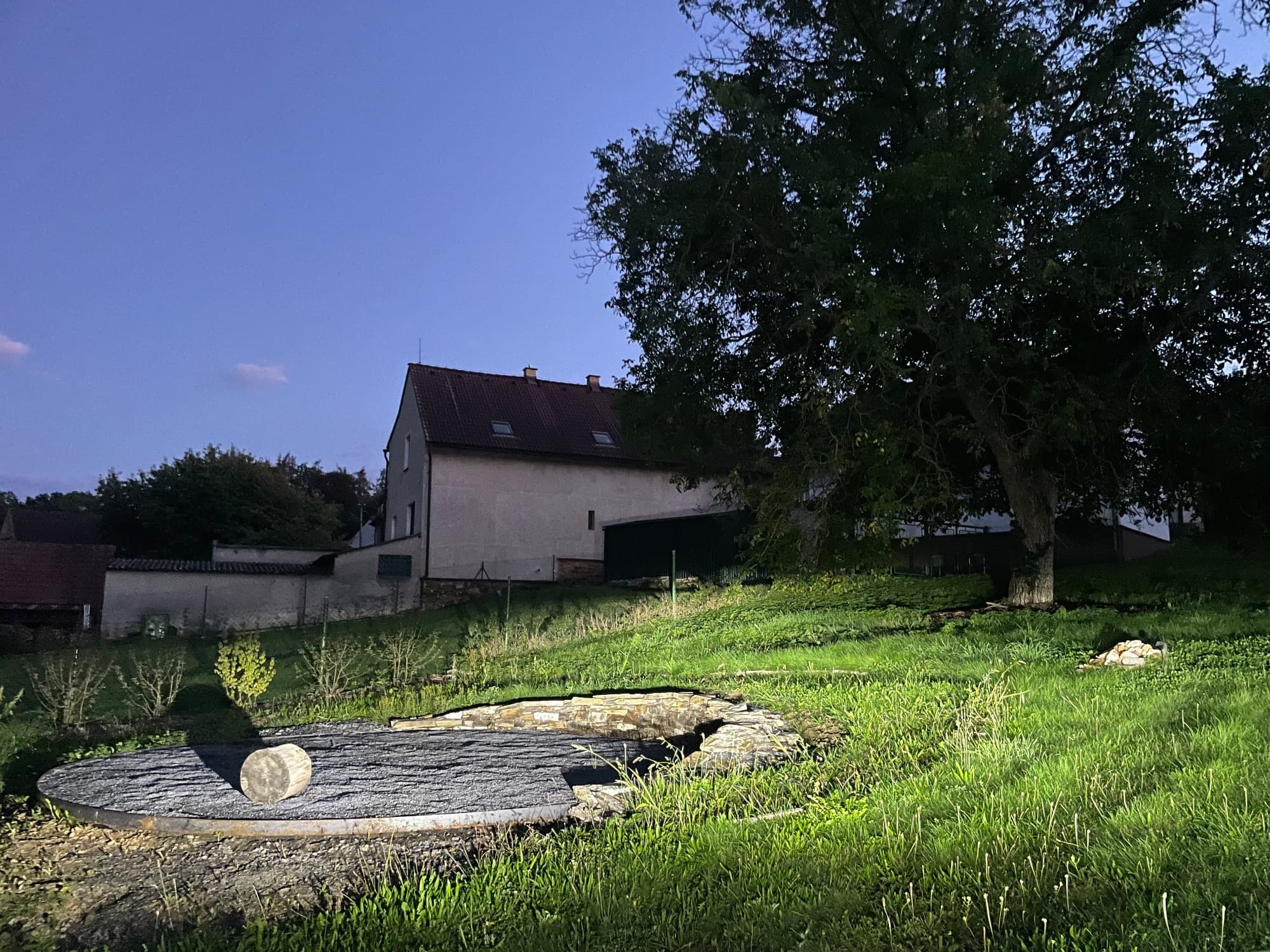 Přípravy na posvícení v areálu v Kuří.